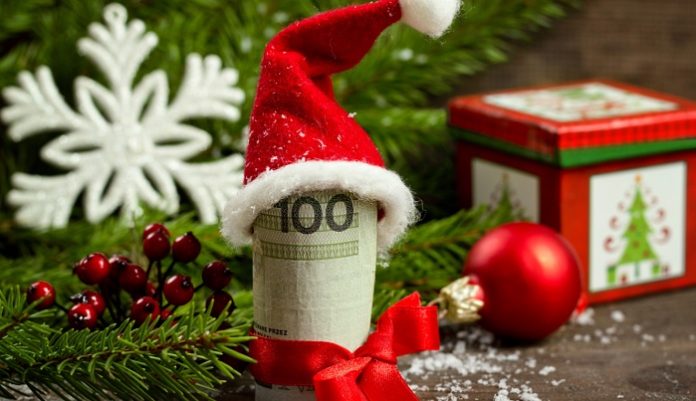 Tapping Into Christmas Loans for Last-Minute Shopping